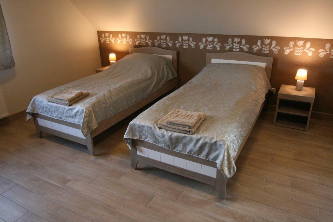 Noclegi Cameleon Słupca Esterno foto